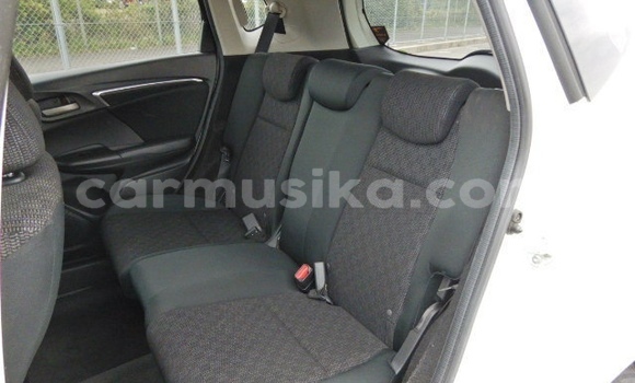 Acheter Occasion Voiture Honda Fit Blanc à Beitbridge, Matabeleland South Acheter Occasion Voiture Honda Fit Blanc à Beitbridge, Matabeleland South