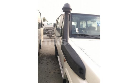 Acheter Import Voiture Toyota Land Cruiser Blanc à Import - Dubai, Harare Acheter Import Voiture Toyota Land Cruiser Blanc à Import - Dubai, Harare