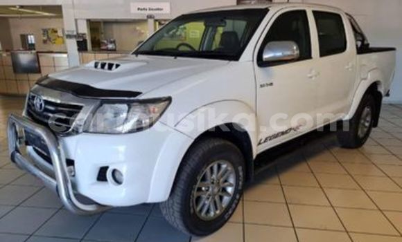 Buy Used Toyota Hilux White Car in Beitbridge in Matabeleland South