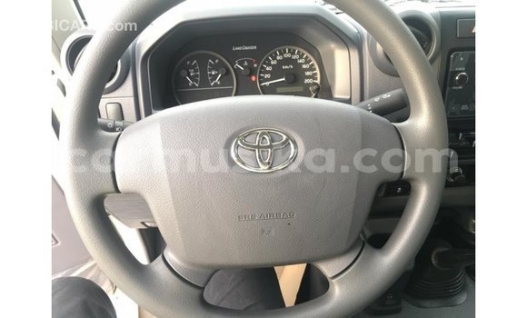Acheter Import Voiture Toyota Land Cruiser Blanc à Import - Dubai, Harare Acheter Import Voiture Toyota Land Cruiser Blanc à Import - Dubai, Harare