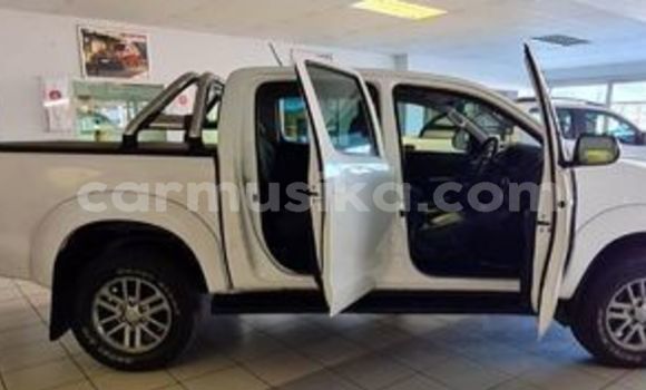 Tenga Tsaru Toyota Hilux Chena Mota in Beitbridge in Matabeleland South Tenga Tsaru Toyota Hilux Chena Mota in Beitbridge in Matabeleland South