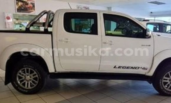 Tenga Tsaru Toyota Hilux Chena Mota in Beitbridge in Matabeleland South Tenga Tsaru Toyota Hilux Chena Mota in Beitbridge in Matabeleland South