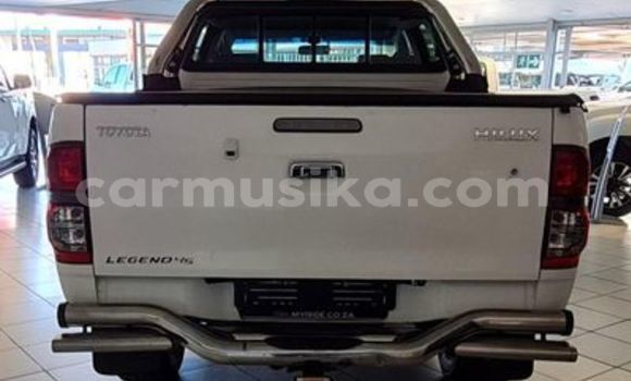 Tenga Tsaru Toyota Hilux Chena Mota in Beitbridge in Matabeleland South Tenga Tsaru Toyota Hilux Chena Mota in Beitbridge in Matabeleland South