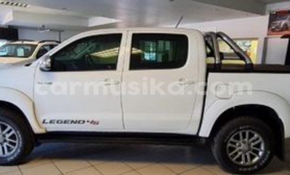 Tenga Tsaru Toyota Hilux Chena Mota in Beitbridge in Matabeleland South Tenga Tsaru Toyota Hilux Chena Mota in Beitbridge in Matabeleland South