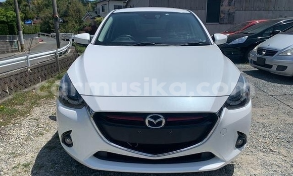 Acheter Occasion Voiture Mazda Demio Blanc à Beitbridge, Matabeleland South Acheter Occasion Voiture Mazda Demio Blanc à Beitbridge, Matabeleland South