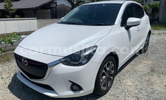 Acheter Occasion Voiture Mazda Demio Blanc à Beitbridge, Matabeleland South Acheter Occasion Voiture Mazda Demio Blanc à Beitbridge, Matabeleland South