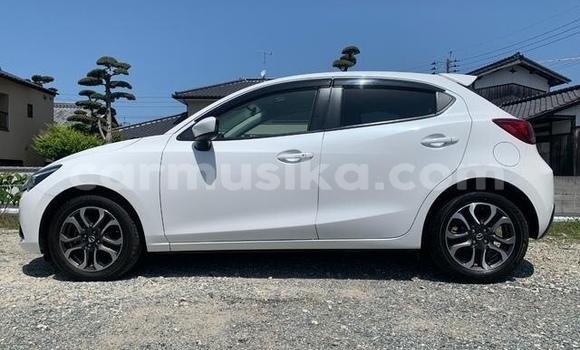 Acheter Occasion Voiture Mazda Demio Blanc à Beitbridge, Matabeleland South Acheter Occasion Voiture Mazda Demio Blanc à Beitbridge, Matabeleland South