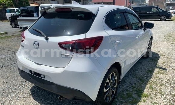 Acheter Occasion Voiture Mazda Demio Blanc à Beitbridge, Matabeleland South Acheter Occasion Voiture Mazda Demio Blanc à Beitbridge, Matabeleland South