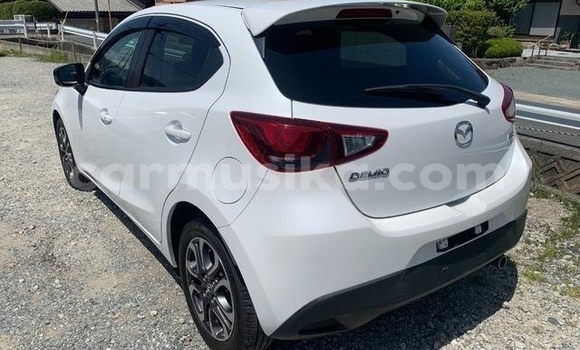 Acheter Occasion Voiture Mazda Demio Blanc à Beitbridge, Matabeleland South Acheter Occasion Voiture Mazda Demio Blanc à Beitbridge, Matabeleland South