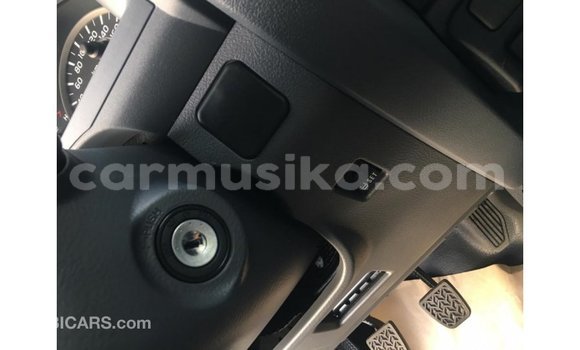 Acheter Import Voiture Toyota Land Cruiser Blanc à Import - Dubai, Harare Acheter Import Voiture Toyota Land Cruiser Blanc à Import - Dubai, Harare