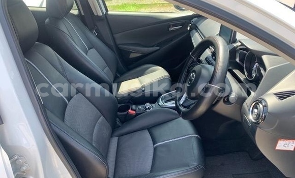 Acheter Occasion Voiture Mazda Demio Blanc à Beitbridge, Matabeleland South Acheter Occasion Voiture Mazda Demio Blanc à Beitbridge, Matabeleland South