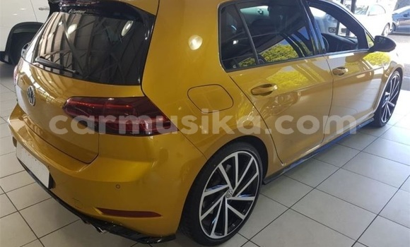 Tenga Tsaru Volkswagen Golf R Bhurawuni Mota in Beitbridge in Matabeleland South Tenga Tsaru Volkswagen Golf R Bhurawuni Mota in Beitbridge in Matabeleland South
