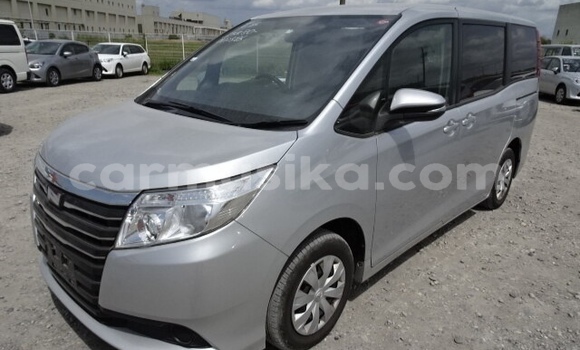 Buy Used Toyota Noah Silver Car in Beitbridge in Matabeleland South