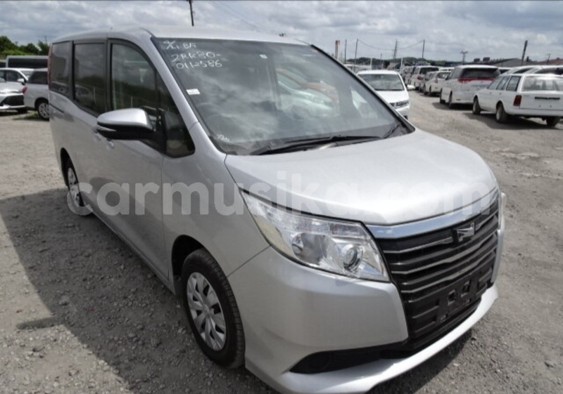 Big with watermark toyota noah matabeleland south beitbridge 22214