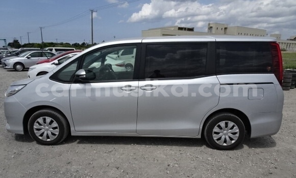 Tenga Tsaru Toyota Noah Sirivha Mota in Beitbridge in Matabeleland South Tenga Tsaru Toyota Noah Sirivha Mota in Beitbridge in Matabeleland South