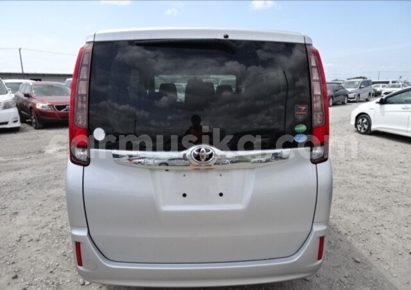 Big with watermark toyota noah matabeleland south beitbridge 22214