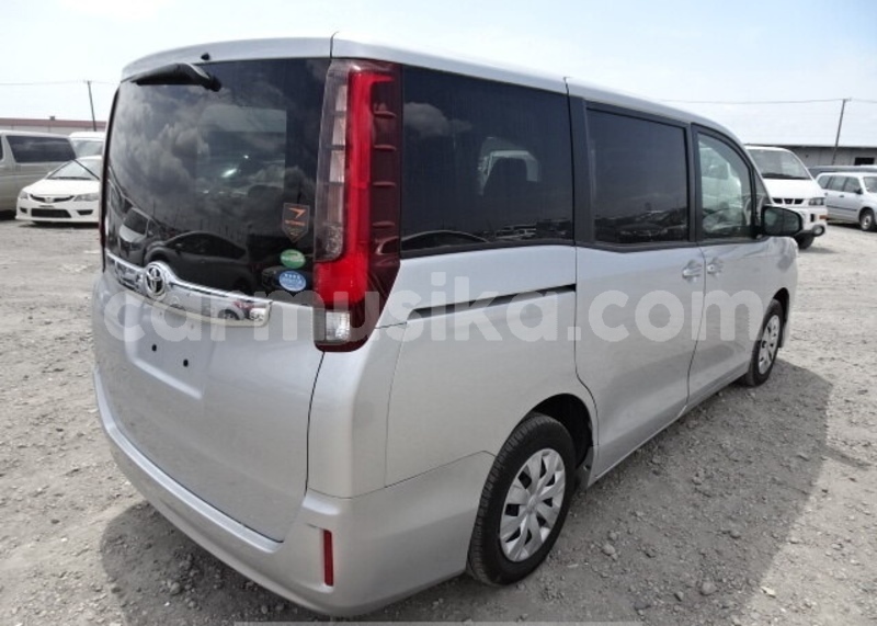 Big with watermark toyota noah matabeleland south beitbridge 22214