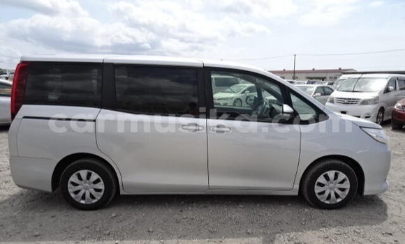 Tenga Tsaru Toyota Noah Sirivha Mota in Beitbridge in Matabeleland South Tenga Tsaru Toyota Noah Sirivha Mota in Beitbridge in Matabeleland South