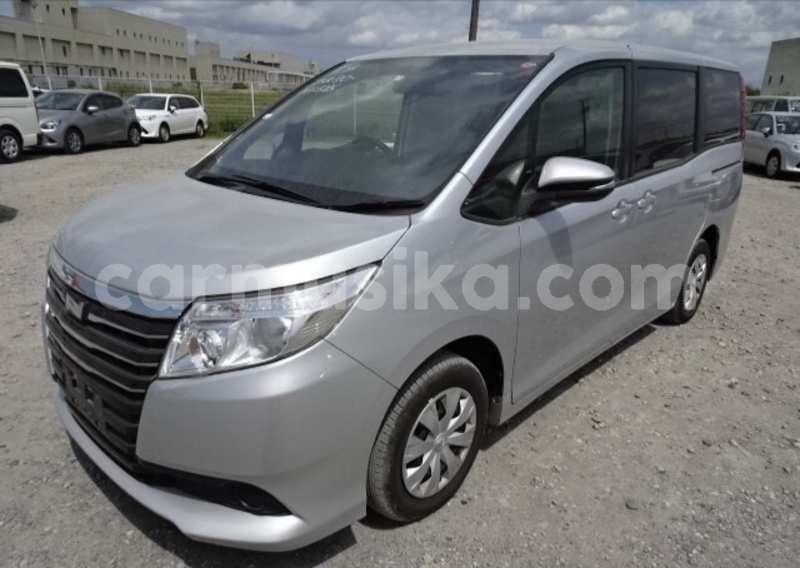 Big with watermark toyota noah matabeleland south beitbridge 22214