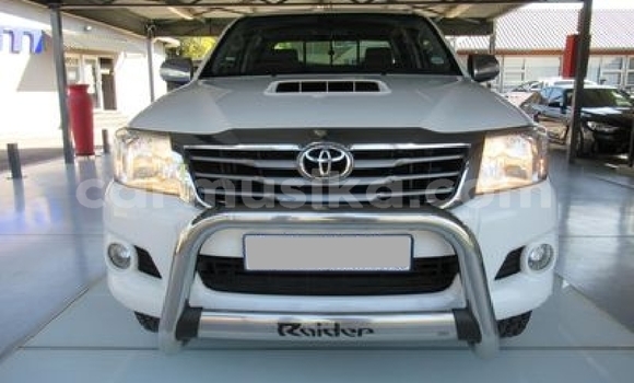 Tenga Tsaru Toyota Hilux Chena Mota in Beitbridge in Matabeleland South Tenga Tsaru Toyota Hilux Chena Mota in Beitbridge in Matabeleland South