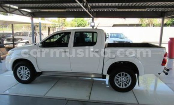 Tenga Tsaru Toyota Hilux Chena Mota in Beitbridge in Matabeleland South Tenga Tsaru Toyota Hilux Chena Mota in Beitbridge in Matabeleland South