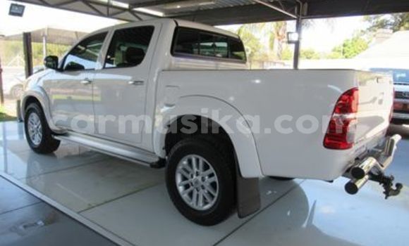 Tenga Tsaru Toyota Hilux Chena Mota in Beitbridge in Matabeleland South Tenga Tsaru Toyota Hilux Chena Mota in Beitbridge in Matabeleland South