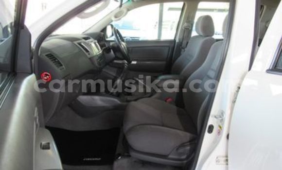 Tenga Tsaru Toyota Hilux Chena Mota in Beitbridge in Matabeleland South Tenga Tsaru Toyota Hilux Chena Mota in Beitbridge in Matabeleland South