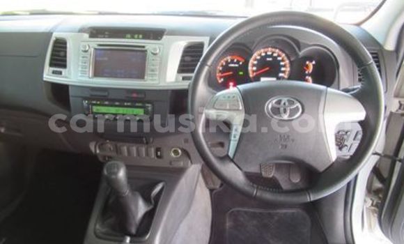 Tenga Tsaru Toyota Hilux Chena Mota in Beitbridge in Matabeleland South Tenga Tsaru Toyota Hilux Chena Mota in Beitbridge in Matabeleland South