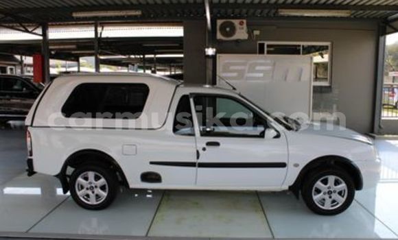 Nunua Ilio tumika Ford B-MAX Nyeupe Gari ndani ya Beitbridge nchini Matabeleland Kusini