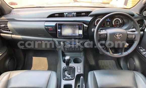 Buy Used Toyota Hilux Silver Car in Beitbridge in Matabeleland South Buy Used Toyota Hilux Silver Car in Beitbridge in Matabeleland South