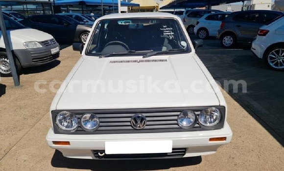 Tenga Tsaru Volkswagen Golf Chena Mota in Beitbridge in Matabeleland South