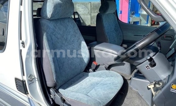 Acheter Occasion Voiture Toyota Hiace Blanc à Beitbridge, Matabeleland South Acheter Occasion Voiture Toyota Hiace Blanc à Beitbridge, Matabeleland South