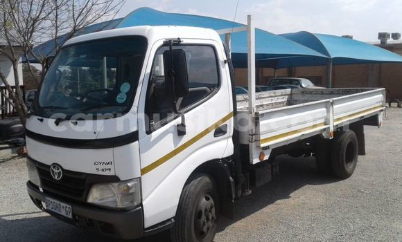 Nunua Ilio tumika Toyota Dyna Nyeupe Lori ndani ya Beitbridge nchini Matabeleland Kusini