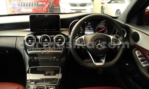 Tenga Tsaru Mercedes‒Benz C–Class Tsvuku Mota in Beitbridge in Matabeleland South Tenga Tsaru Mercedes‒Benz C–Class Tsvuku Mota in Beitbridge in Matabeleland South