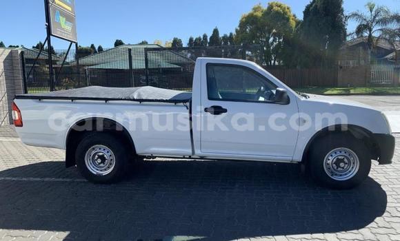 Nunua Ilio tumika Isuzu D–MAX Nyeupe Gari ndani ya Beitbridge nchini Matabeleland Kusini Nunua Ilio tumika Isuzu D–MAX Nyeupe Gari ndani ya Beitbridge nchini Matabeleland Kusini