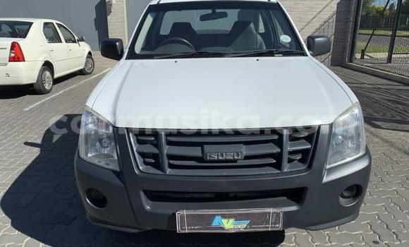 Nunua Ilio tumika Isuzu D–MAX Nyeupe Gari ndani ya Beitbridge nchini Matabeleland Kusini Nunua Ilio tumika Isuzu D–MAX Nyeupe Gari ndani ya Beitbridge nchini Matabeleland Kusini