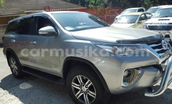 Acheter Import Voiture Toyota Fortuner Autre à Beitbridge, Matabeleland South