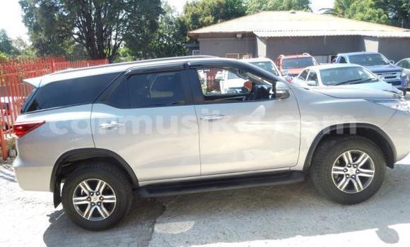 Acheter Import Voiture Toyota Fortuner Autre à Beitbridge, Matabeleland South Acheter Import Voiture Toyota Fortuner Autre à Beitbridge, Matabeleland South