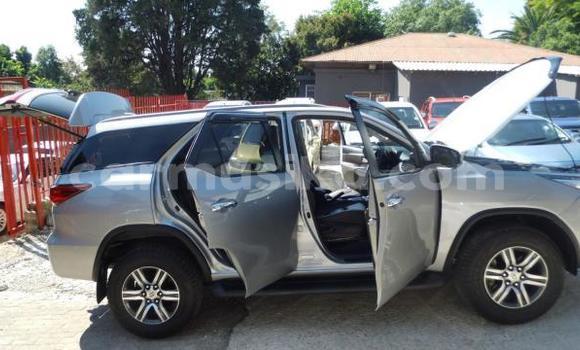 Acheter Import Voiture Toyota Fortuner Autre à Beitbridge, Matabeleland South Acheter Import Voiture Toyota Fortuner Autre à Beitbridge, Matabeleland South