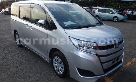 Tenga Imported Toyota Noah Zvimwe Mota in Beitbridge in Matabeleland South