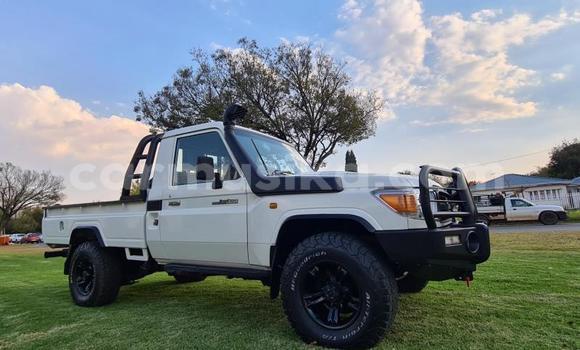 Acheter Occasion Voiture Toyota Land Cruiser Blanc à Beitbridge, Matabeleland South Acheter Occasion Voiture Toyota Land Cruiser Blanc à Beitbridge, Matabeleland South