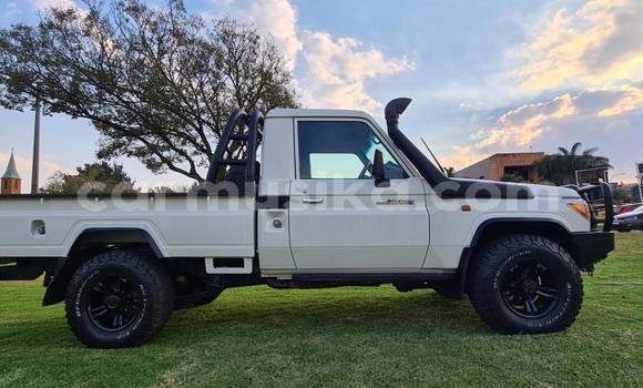 Acheter Occasion Voiture Toyota Land Cruiser Blanc à Beitbridge, Matabeleland South Acheter Occasion Voiture Toyota Land Cruiser Blanc à Beitbridge, Matabeleland South