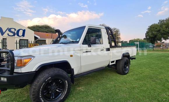 Acheter Occasion Voiture Toyota Land Cruiser Blanc à Beitbridge, Matabeleland South Acheter Occasion Voiture Toyota Land Cruiser Blanc à Beitbridge, Matabeleland South