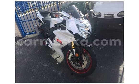 Nunua Ilio tumika Suzuki Alto Nyeupe Gari ndani ya Bulawayo nchini Bulawayo