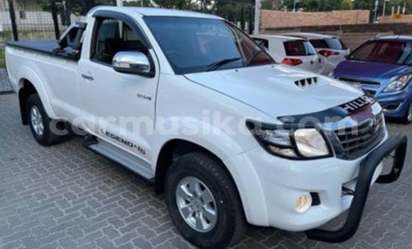 Buy Used Toyota Hilux White Car in Beitbridge in Matabeleland South