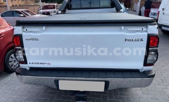 Tenga Tsaru Toyota Hilux Chena Mota in Beitbridge in Matabeleland South Tenga Tsaru Toyota Hilux Chena Mota in Beitbridge in Matabeleland South