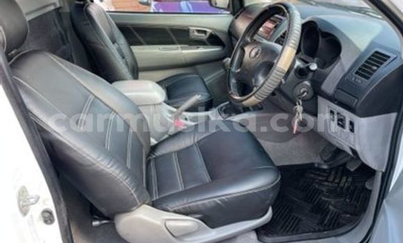 Tenga Tsaru Toyota Hilux Chena Mota in Beitbridge in Matabeleland South Tenga Tsaru Toyota Hilux Chena Mota in Beitbridge in Matabeleland South