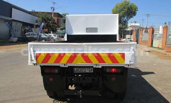 Buy Used Toyota Dyna White Truck in Beitbridge in Matabeleland South Buy Used Toyota Dyna White Truck in Beitbridge in Matabeleland South