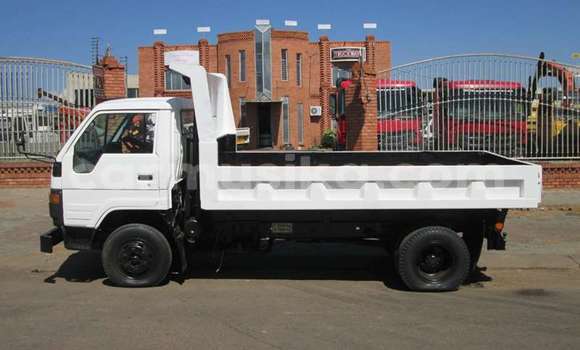 Buy Used Toyota Dyna White Truck in Beitbridge in Matabeleland South Buy Used Toyota Dyna White Truck in Beitbridge in Matabeleland South