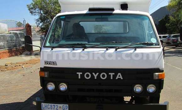 Buy Used Toyota Dyna White Truck in Beitbridge in Matabeleland South Buy Used Toyota Dyna White Truck in Beitbridge in Matabeleland South